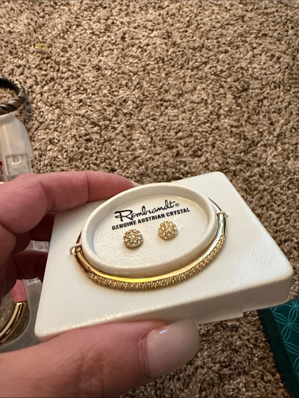 Lot of Gold Tone Jewelry - Picture 4 of 15
